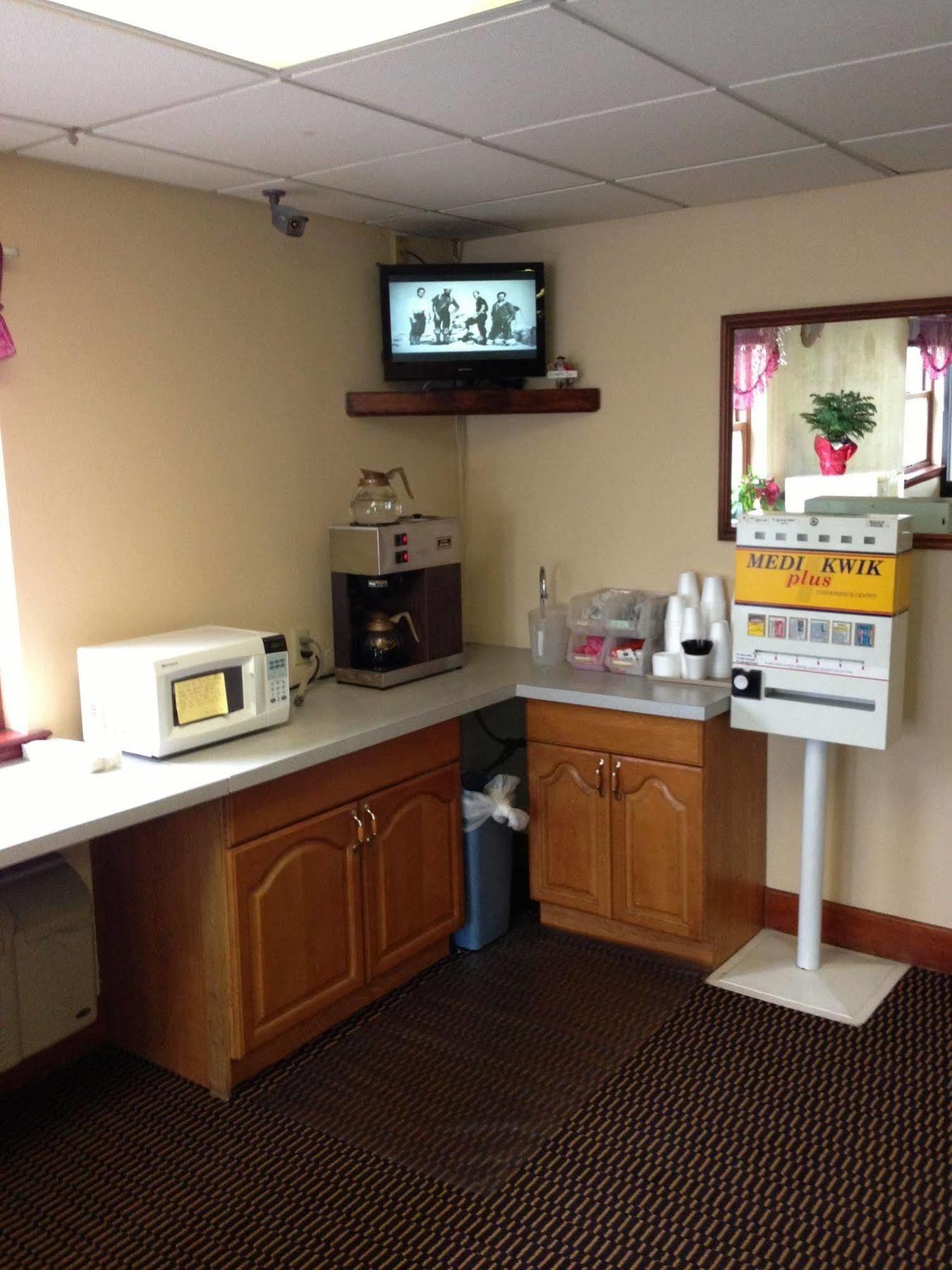 Budget Host Motel 2*